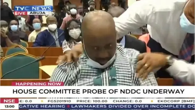 Ọjọgbọn Pondei nibi to ti daku sori aga to joko si i