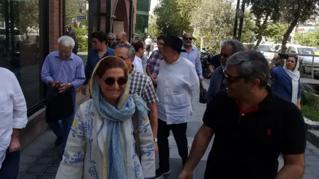 مجتبی میرطهماسب، مستندساز در صفحه فیس بوک عکسی از همراهی سینماگرانی منتشر کرده‌اند که آقای رسول‌اف و وکیل او، ناصر زرافشان را همراهی کرده‌اند