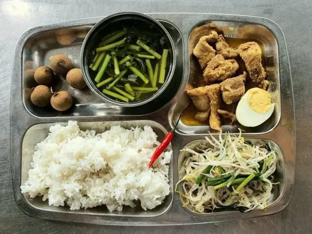 Quán cơm Nụ cười