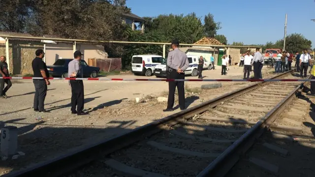 Qəza, qatarla avtobus toqquşub, Binədə qəza,, uşaq ölüb