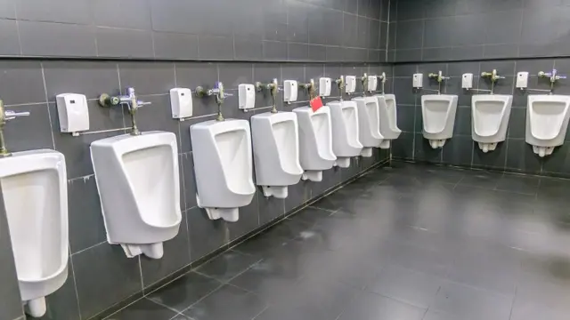 పబ్లిక్ టాయిలెట్లు