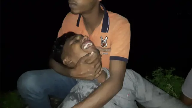 নৌকাডুবিতে স্বজন হারানো একজনের আর্তনাদ