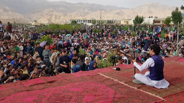 جشنواره دنبوره در بامیان