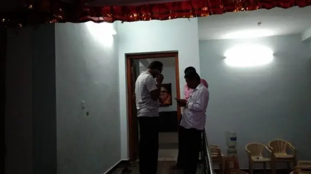 கனிமொழி தங்கியிருக்கும் வீட்டில் வருமான வரித்துறை, தேர்தல் பறக்கும் படை சோதனை