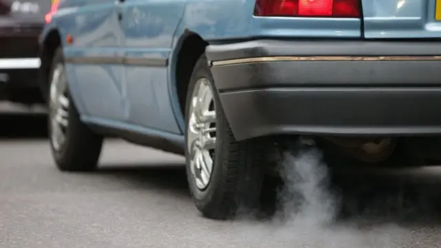 Humo saliendo de auto