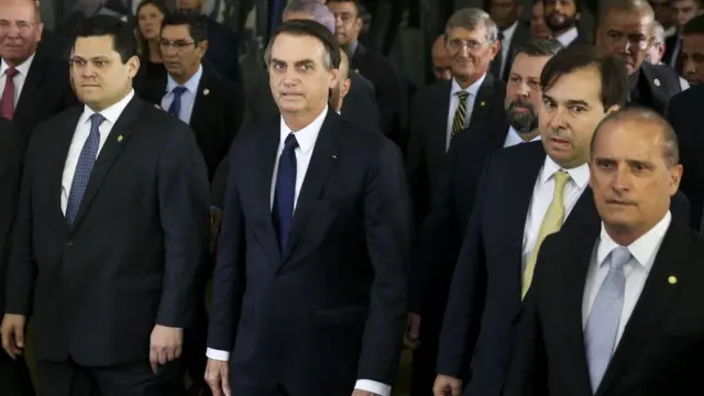 Bolsonaro entrega reforma da Previdência ao Congresso