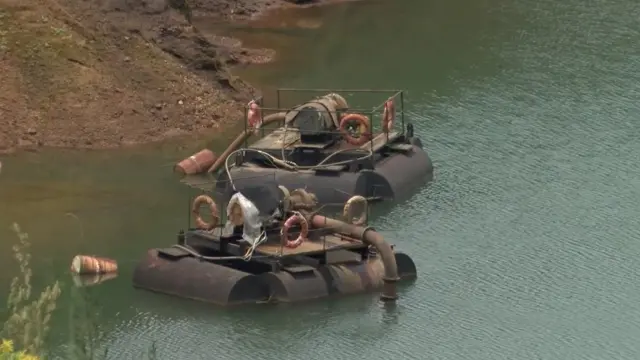 बंद पड़ी खदान