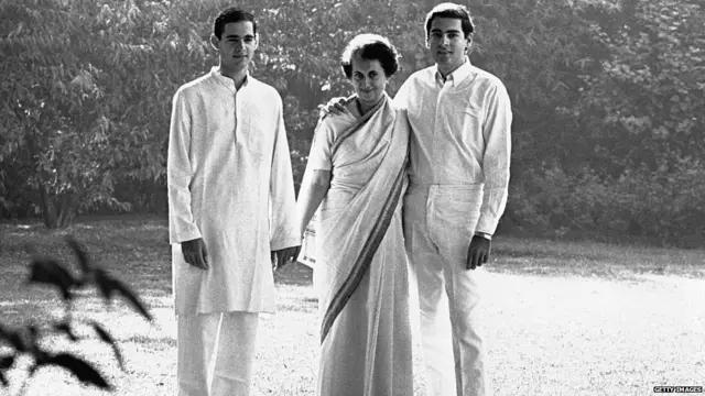 ਸੰਜੇ ਅਤੇ ਰਾਜੀਵ ਗਾਂਧੀ ਨਾਲ ਇੰਦਰਾ ਗਾਂਧੀ