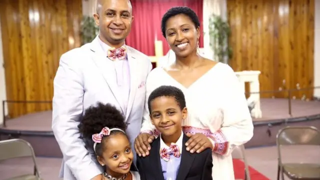 Fevan Tasfaayee fi maatii ishee