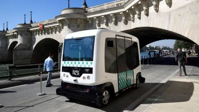 سيارة ذاتية القيادة