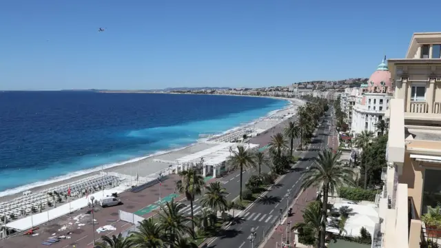 El paseo de los ingleses desierto