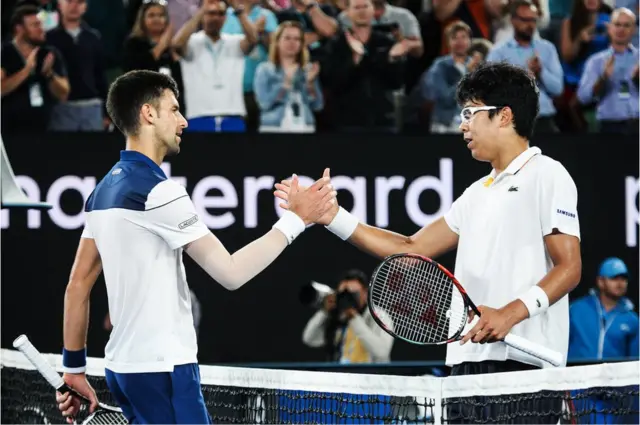 22일 호'2018 호주오픈' 남자단식 16강전에서 정현(오른쪽)이 노박 조코비치