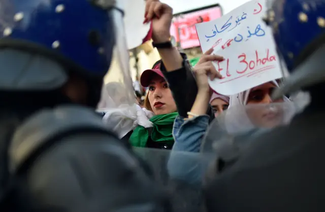 ما قاله بوتفليقة غير كاف بالنسبة إلى المتظاهرين