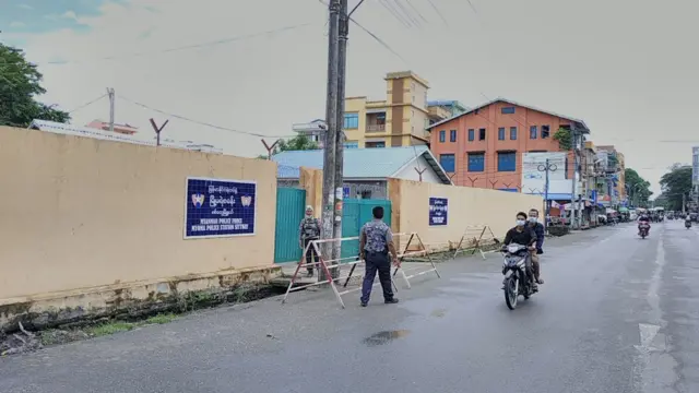 ရဲဝန်ထမ်းတွေနဲ့ အချုပ်သားတွေကို စစ်တွေဆေးရုံကြီးမှာ ကုသနေ