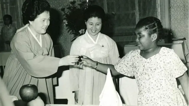 (캡션) 아프리카 적도 기니 초대 대통령 딸이었던 모니카 마시아스(가장 우측)