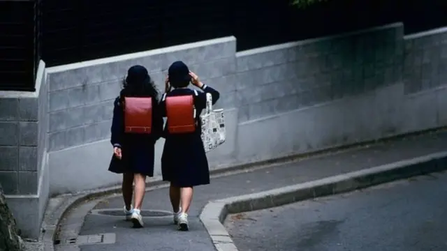 جاپانی بچے سکول