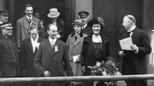 ১৯১৯ সালে ব্রিটেনের প্রথম নারী এমপি হিসেবে নির্বাচিত হন ন্যান্সি অ্যাস্টার।