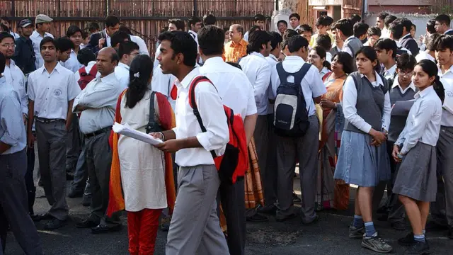 छात्र-छात्राएं