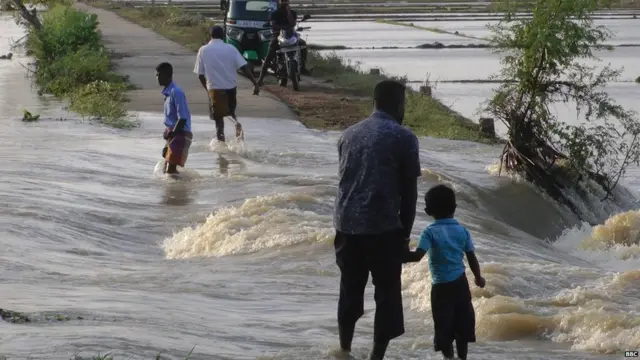 "ගංවතුර නරඹන්න යන්න එපා"