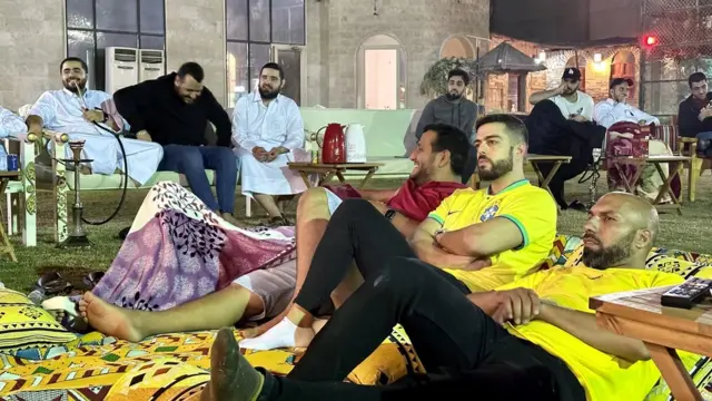 Abdulla al Qatami, el segundo desde la derecha.