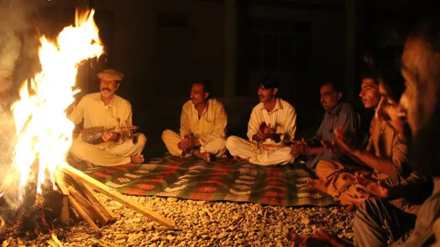 موسیقی، پاڑہ چنار