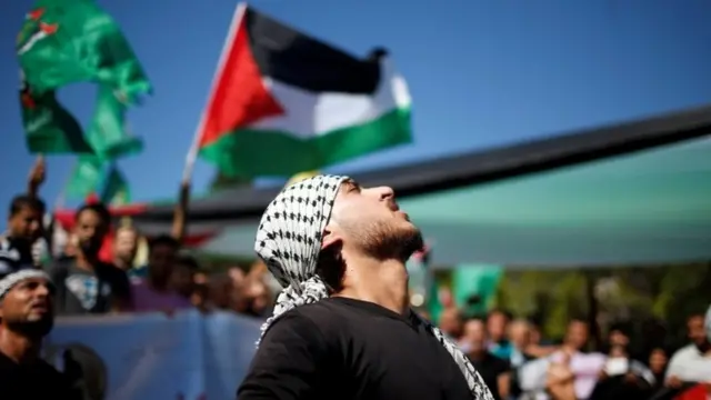 شاب فلسطيني