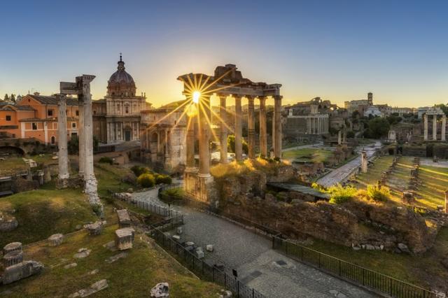 古罗马广场公元前497年建的萨图尔诺农神庙