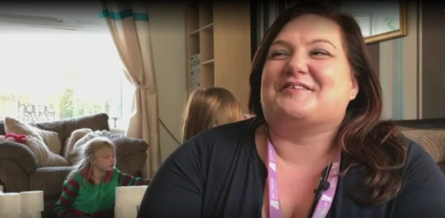 મૅગીની માતા હૅના વિટમોર.