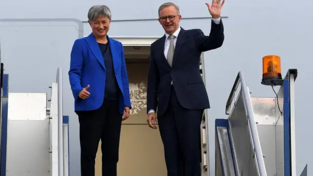 澳大利亞外長黃英賢與總理阿爾巴尼斯