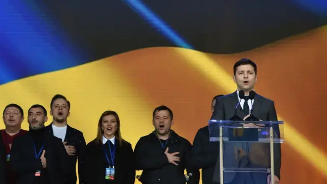 Зеленський співає гімн