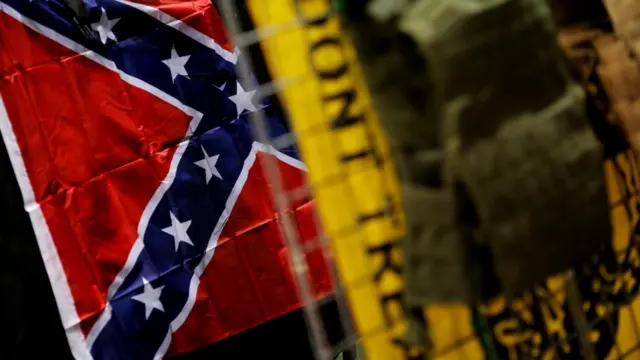 Флаги конфедератов и Гадсденовский