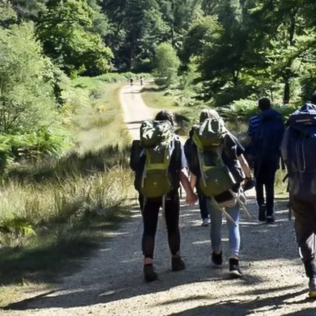 "Lauren" con amigos durante la expedición del Premio.