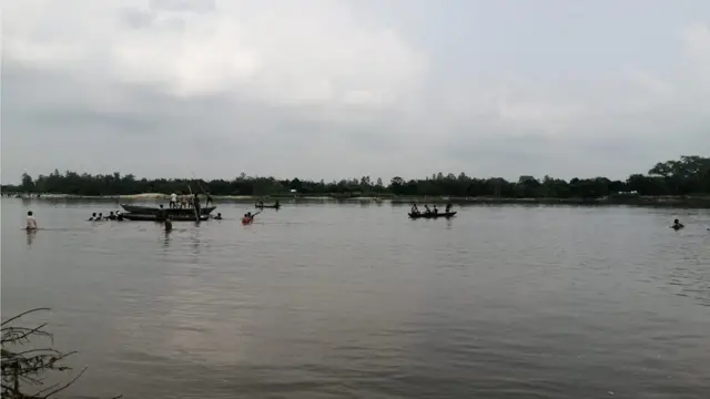 এখানে নৌকাটি ডুবে যায়