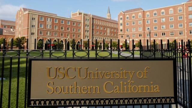 美国女演员洛莉·路格林的两个女儿目前都在南加州大学学习