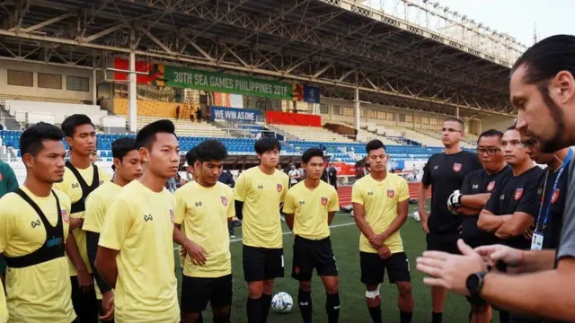 မြန်မာအသင်းဟာ အုပ်စုအဖွင့်ပွဲအဖြစ် ဒီကနေ့မှာ မလေးရှား အသင်းနဲ့ စတင်ကစားရမှာဖြစ်