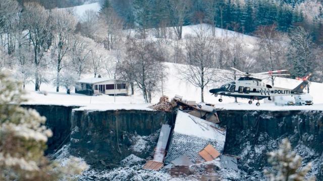 Гігантський зсув ґрунту в Норвегії. Рятувальники знайшли сімох загиблих, пошуки тривають