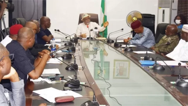 Di Asuu president di main discussion for di Tuesday meeting na on di issue of renegotiation
