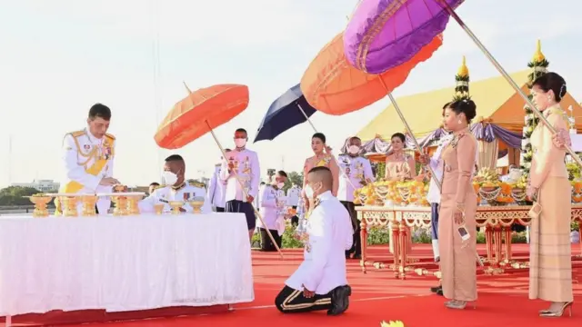 ในหลวงทรงประกอบพิธีวางศิลาฤกษ์