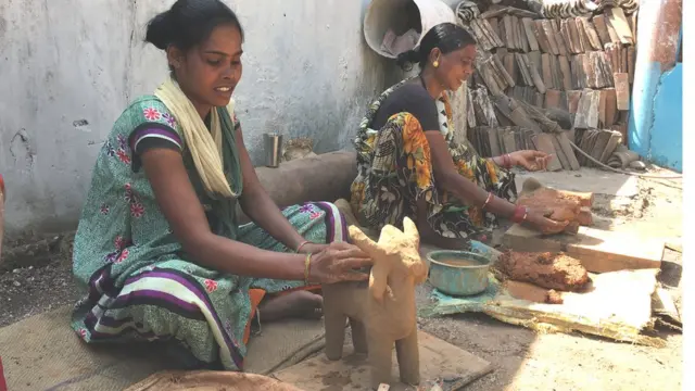 आदिवासी महिलाएं