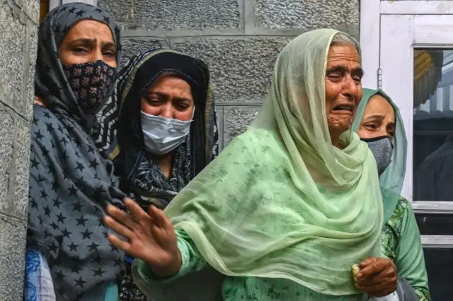 విలపిస్తున్న సుపిందర్ కౌర్ బంధువులు