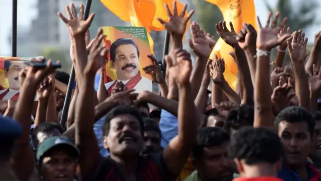 சிங்கள ஆதரவுக் காற்று ராஜபக்‌ஷ பக்கம் வீசுவதைக் காட்டுகிறதா மே தினப் பேரணிகள் ?