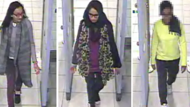 الطالبات البريطانيات الثلاث في مطار غاتويك