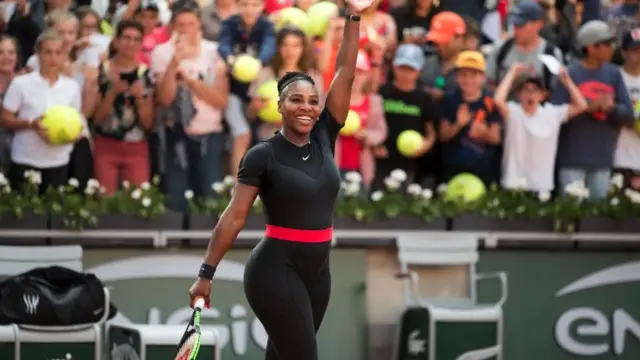 Serena Williams usa seu macacão preto no torneioalgoritmo apostas desportivasRoland Garrosalgoritmo apostas desportivas2018