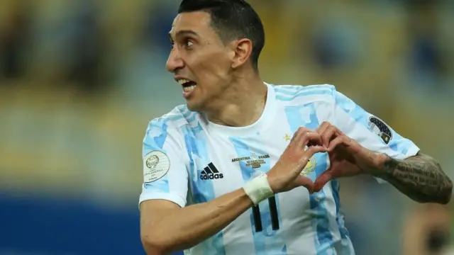 গোল দিয়ে স্বভাবসুলভ উদযাপন ডি মারিয়ার