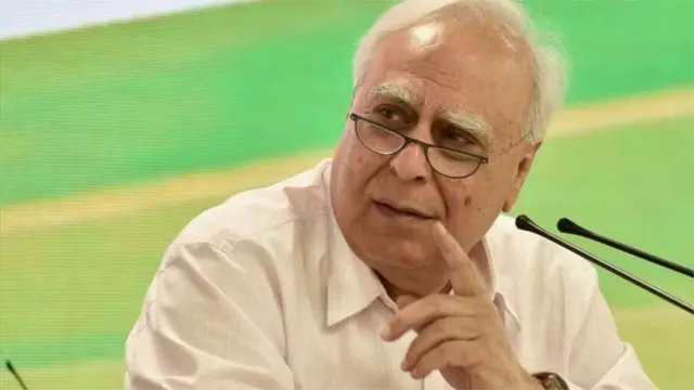 అసంతృప్తితో ఉన్న సీనియర్ నేతలు రాహుల్ నిర్ణయాలతో విభేదిస్తున్నారు.