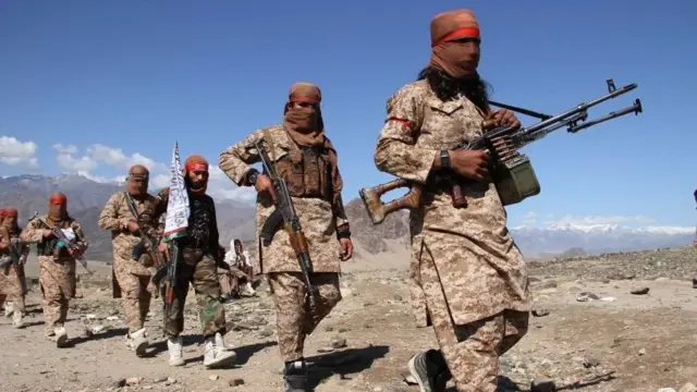 তালেবান যোদ্ধাদের একটি দল।