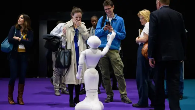 مجال الضيافة من المجالات التي سيدخلها الروبوت