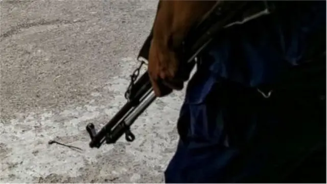 সরকারের মাদক বিরোধী অভিযানে অনেক সন্দেহভাজন মাদক ব্যবসায়ী নিহত বা গ্রেপ্তার হয়েছে।