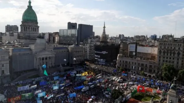 નવેમ્બરમાં સંસદમાં આ કાયદાની દરખાસ્ત મૂકવામાં આવી હતી, જેની ચર્ચા દરમિયાન મોટી સંખ્યામાં લોકોએ તેનો વિરોધ કર્યા હતો