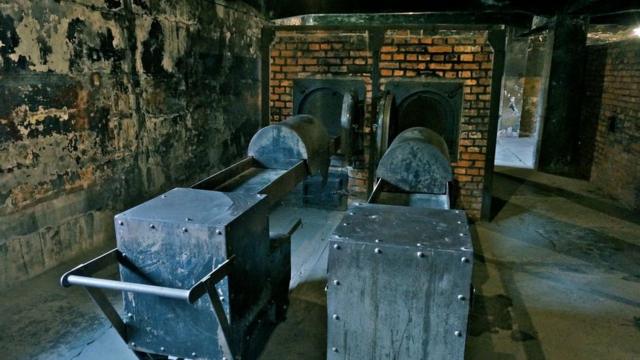 Hornos de cremación en Auschwitz